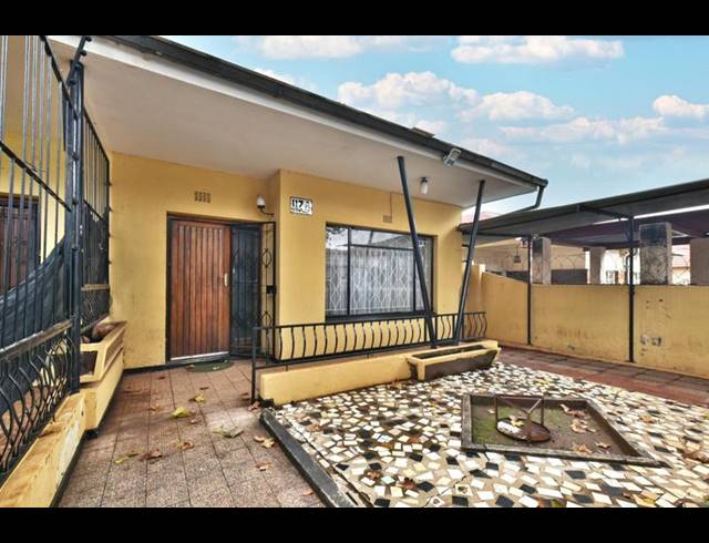 4 BEDROOM HOUSE FOR SALE IN BEZUIDENHOUT VALLEY